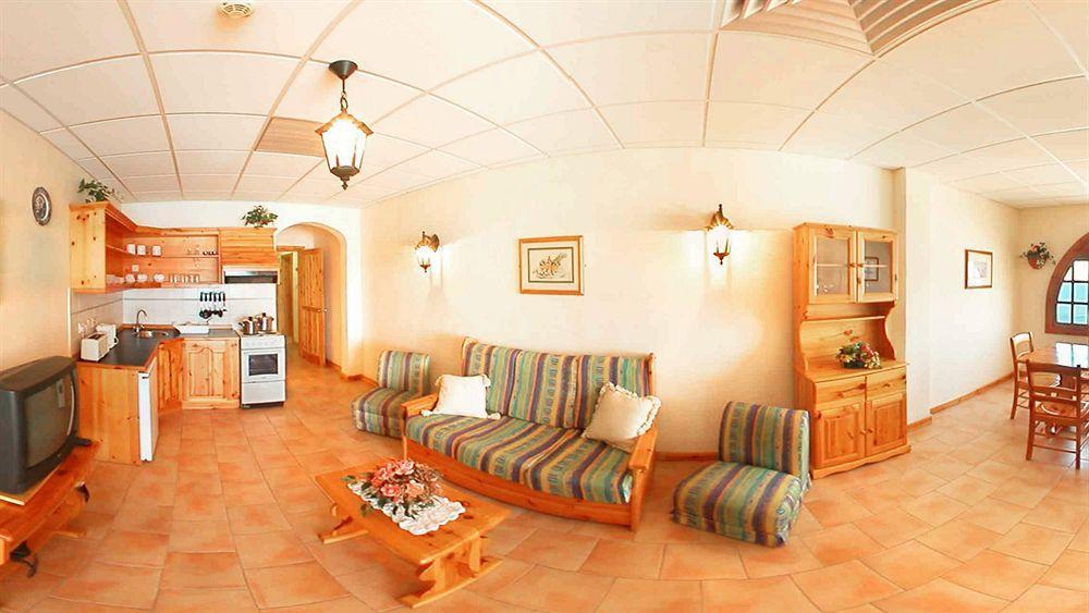 The Mediterranea Hotel & Suites Σεντ Πόλς Μπέι Εξωτερικό φωτογραφία